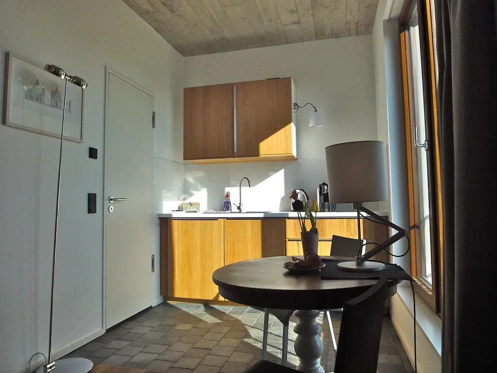 Cologne Country Lodge דירה